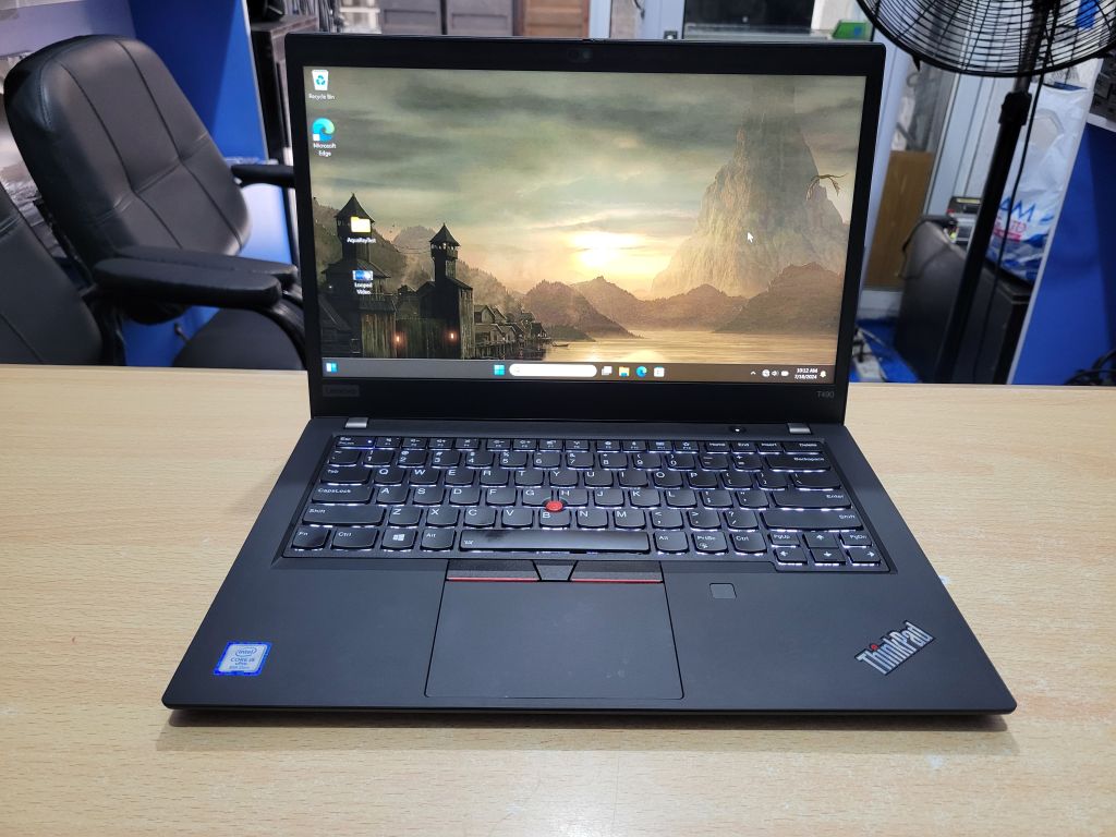 Lenovo ThinkPad T490 Core i5, 8th Gen, Touchscreen UK Used