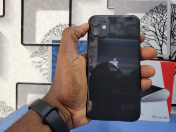 Apple iphone 11 - 64GB Storage, 98% Battery Health