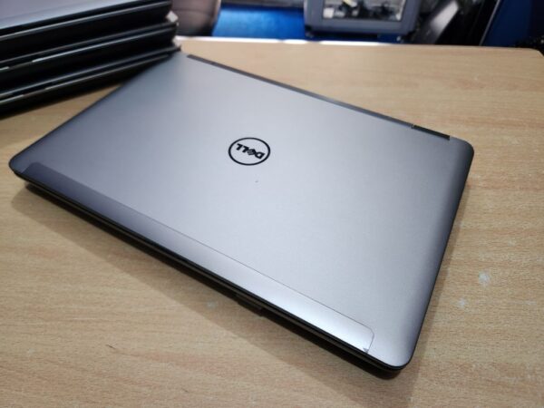 Dell Precision M2800 - Core i7, 2GB Graphics