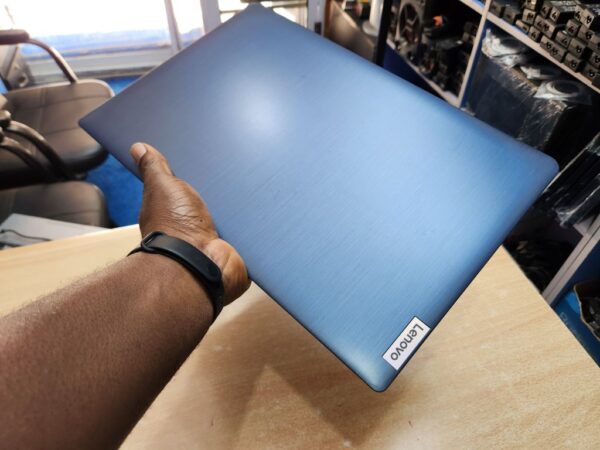 Lenovo Ideapad 3 - Ryzen 5, 2GB Graphics