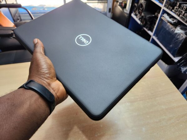 Dell Latitude 3300 - 7th Gen