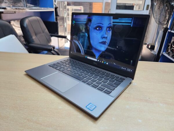 Dell Inspiron 3301 - Core i5, 8th Gen