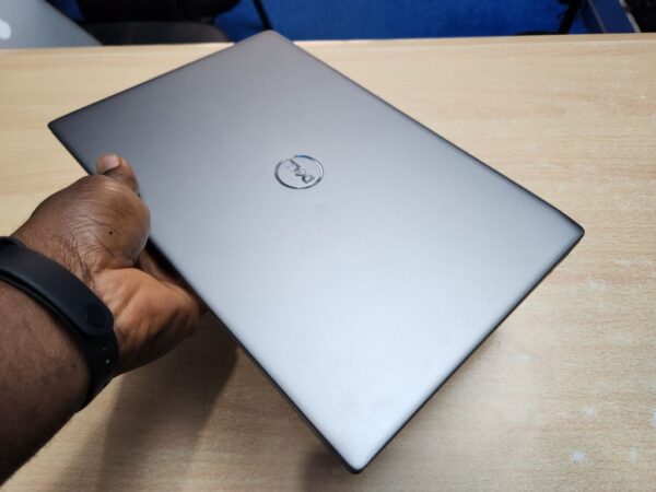 Dell Inspiron 3301 - Core i5, 8th Gen