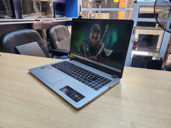 Acer Aspire 5 A515 - Ryzen 3, 2GB Graphics