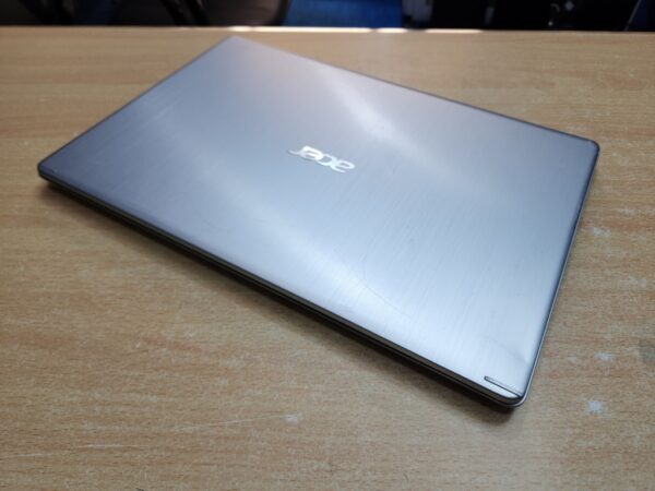 Acer Aspire 5 A515 - Ryzen 3, 2GB Graphics