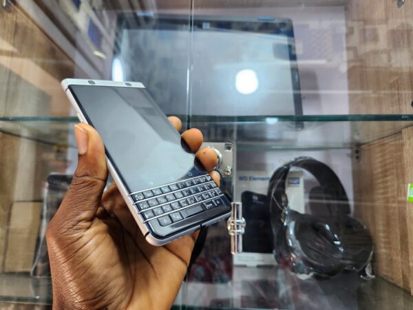 BlackBerry KeyOne - Android OS