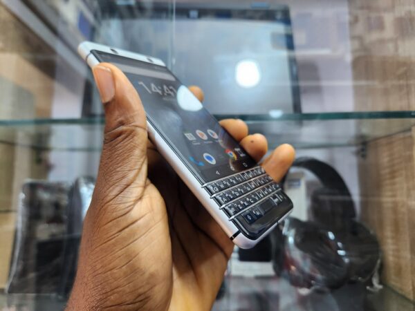 BlackBerry KeyOne - Android OS