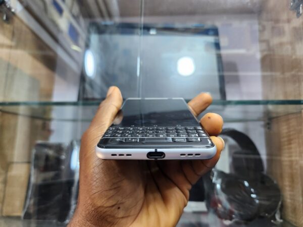 BlackBerry KeyOne - Android OS