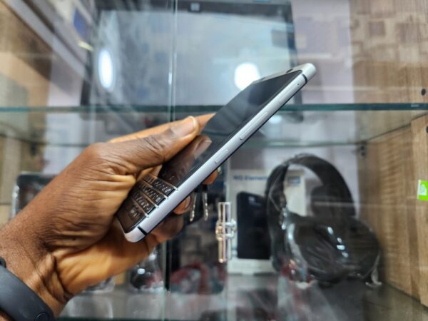 BlackBerry KeyOne - Android OS