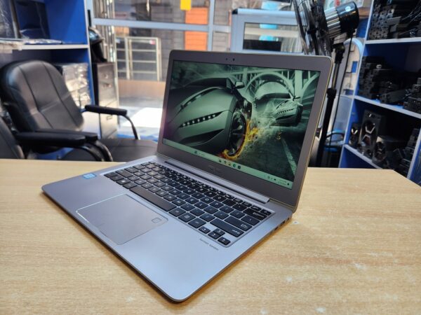 Asus ZenBook UX330U - Core i5, 8th Gen