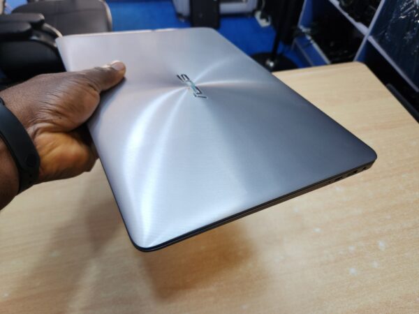 Asus ZenBook UX330U - Core i5, 8th Gen