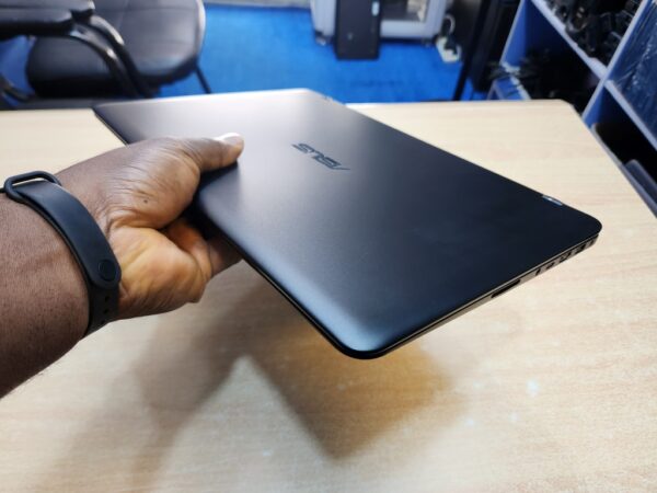 Asus Q324 Convertible - Core i7, 7th Gen, x360