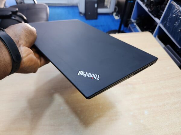 Lenovo ThinkPad X1 Carbon - Core i7, 7th Gen