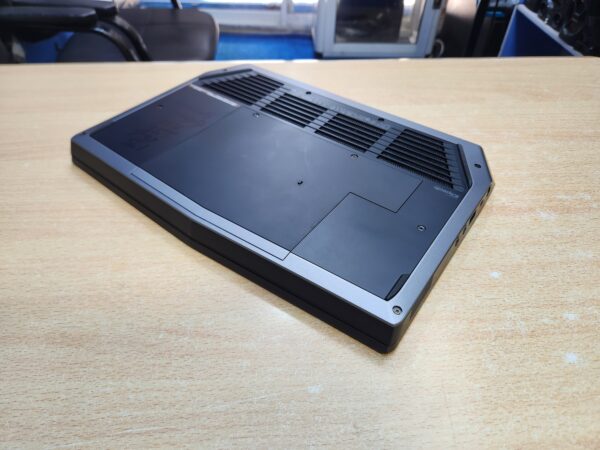 Alienware 13 R2 - Core i5, Nvidia GTX