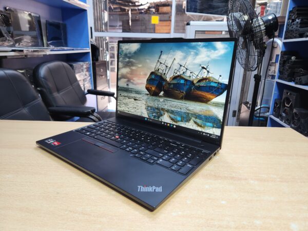 Lenovo E16 gen 1 - Ryzen 5 7530U, 4GB Graphics