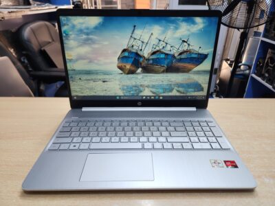 HP 15 - Athlon Gold, 2GB Graphics , Touchscreen