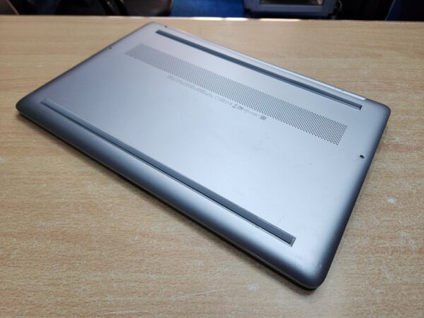 HP 15 - Athlon Gold, 2GB Graphics , Touchscreen